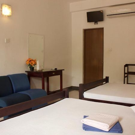 Hotel Senora Катарагама Экстерьер фото