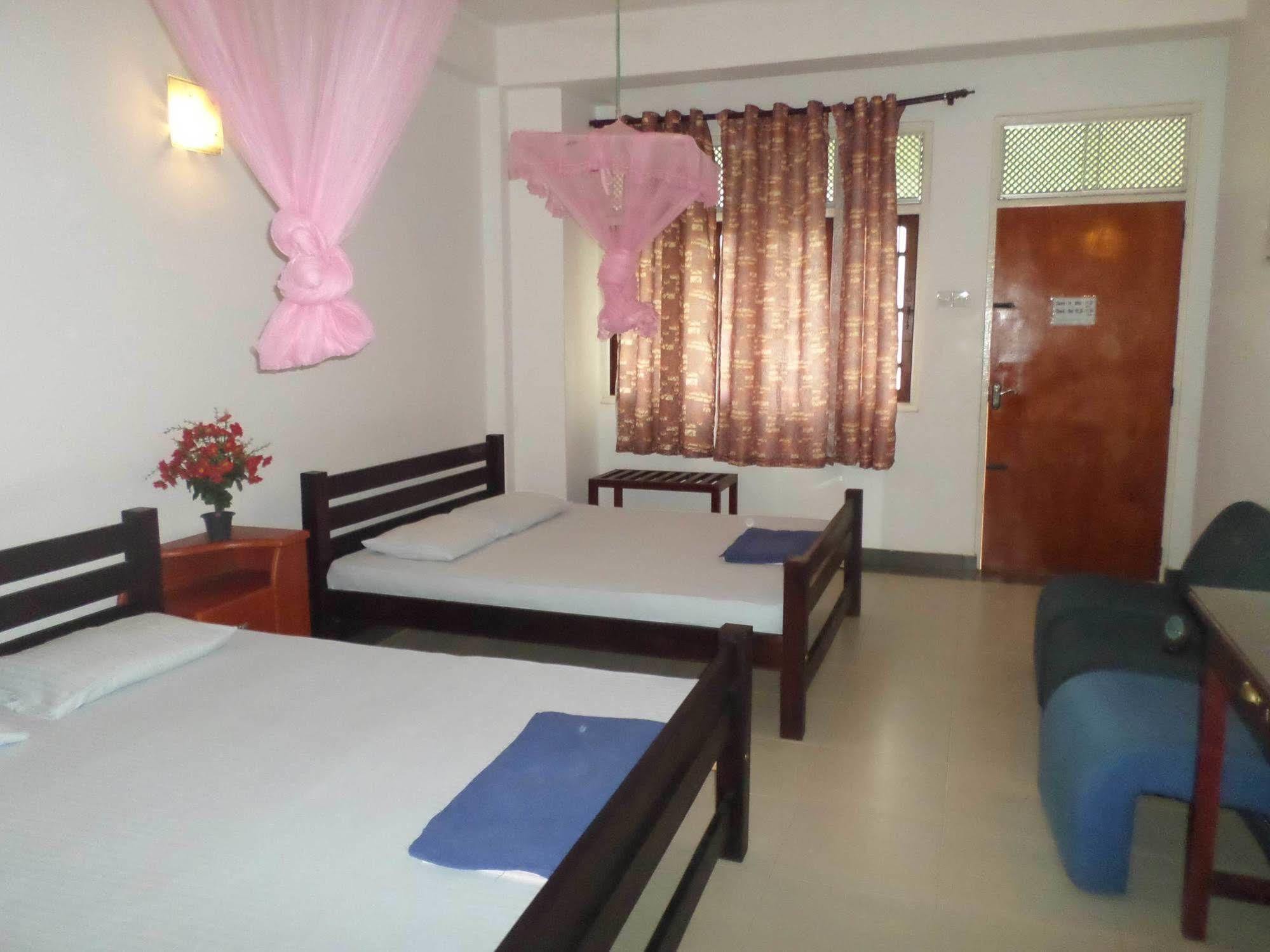 Hotel Senora Катарагама Экстерьер фото
