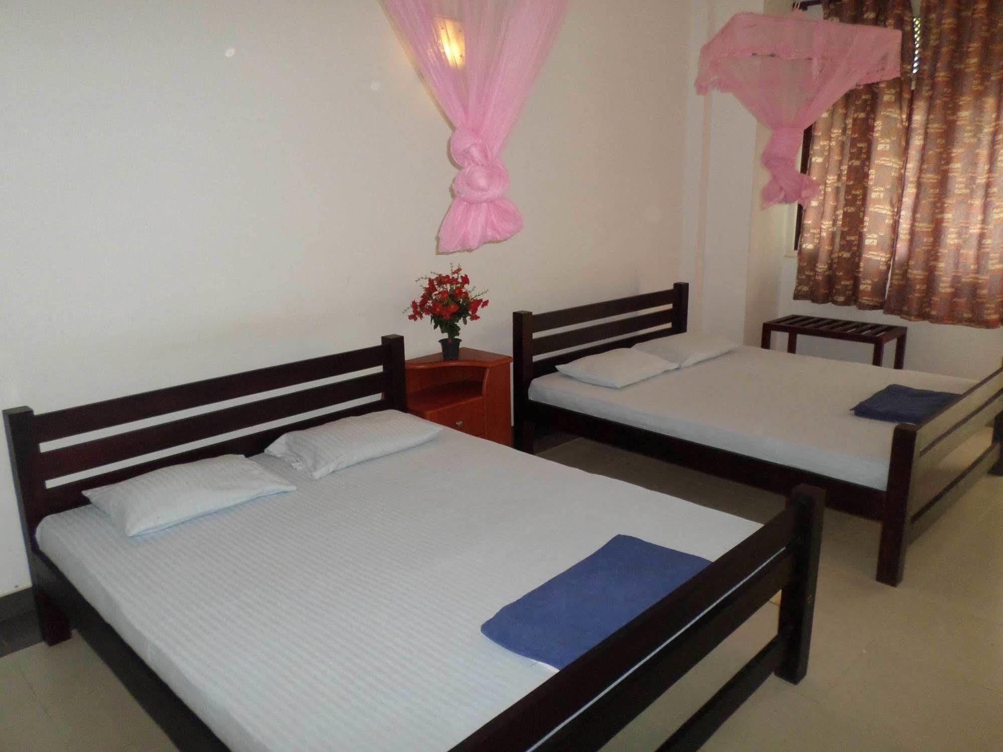 Hotel Senora Катарагама Экстерьер фото