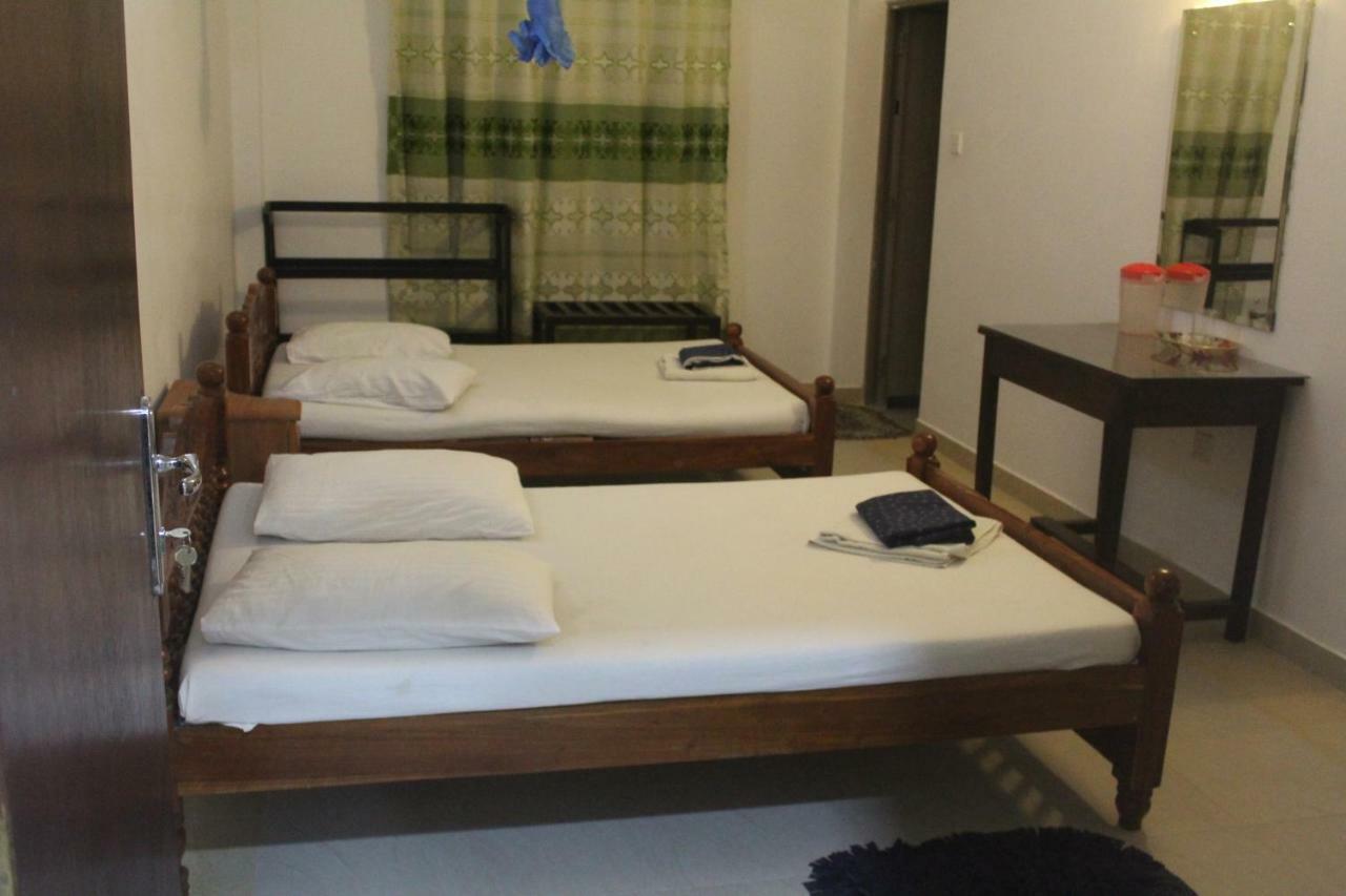 Hotel Senora Катарагама Экстерьер фото